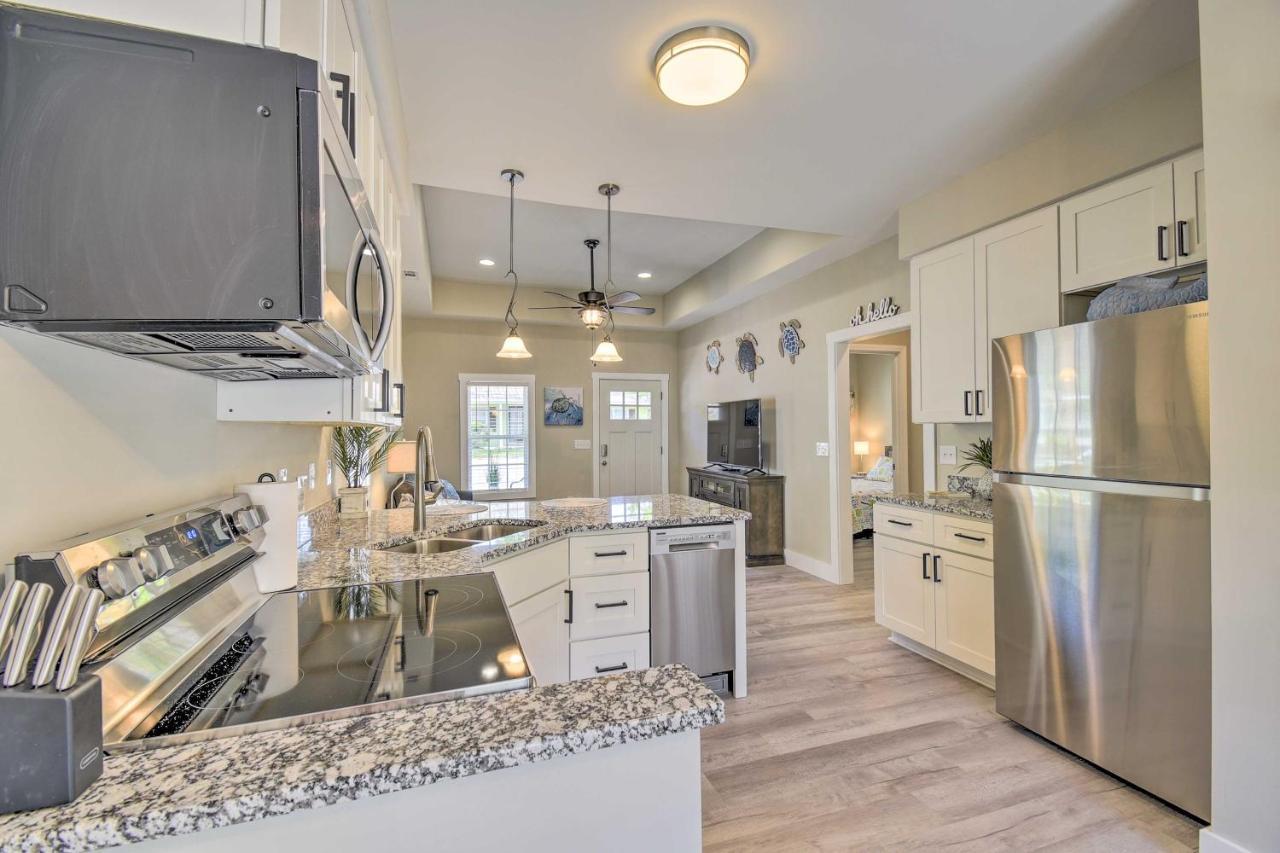 Ocean Isle Beach Home With Shared Lanai And Grill Eksteriør billede